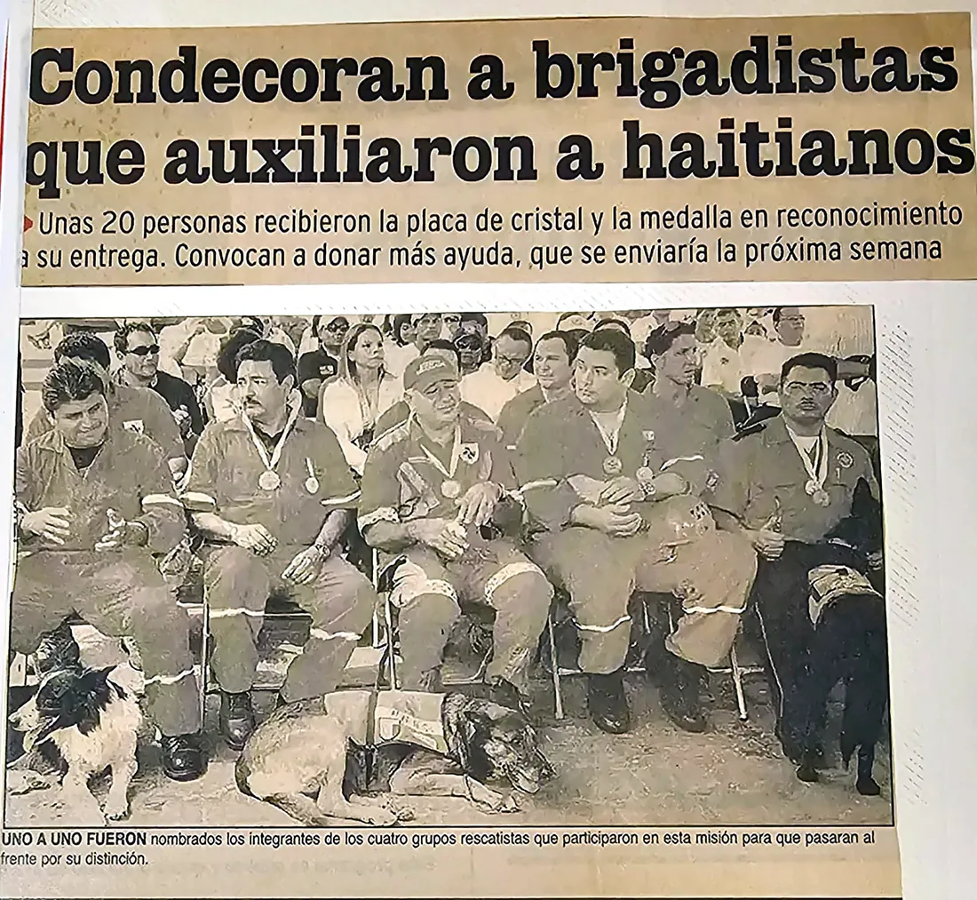 Condecoran a los brigadistas que auxiliaron a los haitianos.