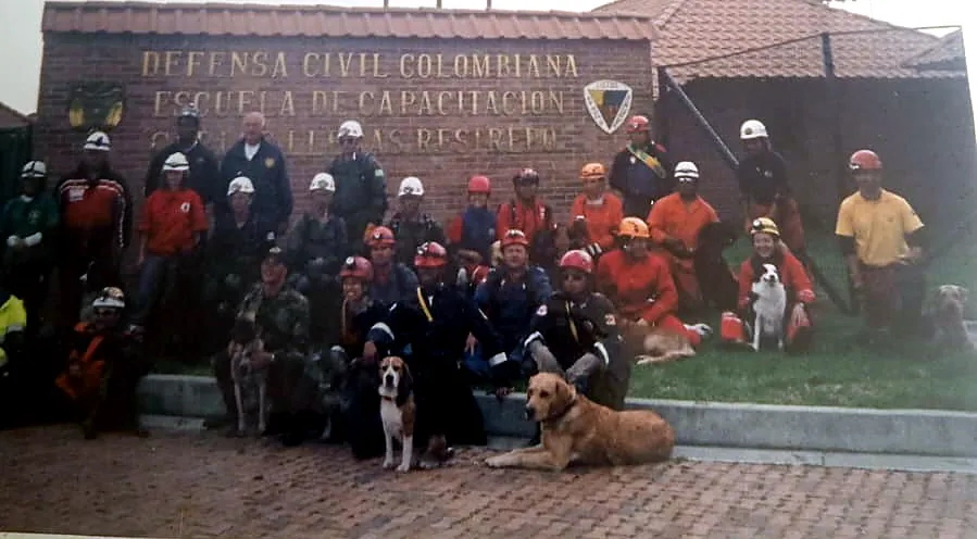 Binomios del congreso internacional en la Escuela de Capacitación de la Defensa Civil Colombiana.