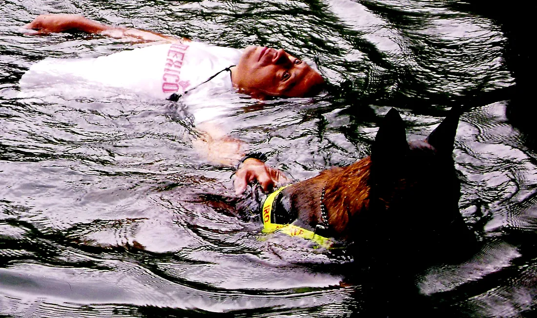 Entrenamiento de rescate acuático.